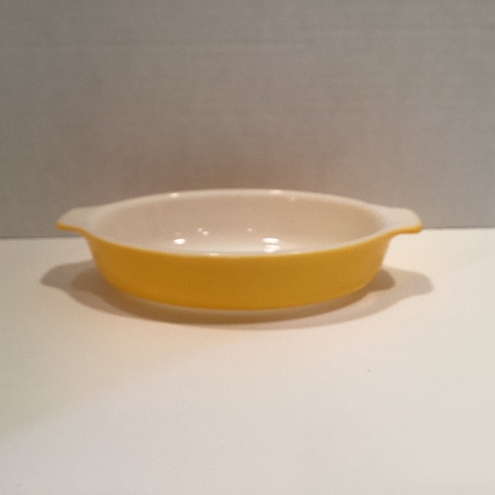 Pyrex Yellow Oval Casserole Dish Vintage 10 oz.